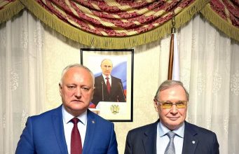 Игорь Додон провёл рабочую встречу с Чрезвычайным и Полномочным Послом Российской Федерации в Республике Молдова Олегом Озеровым.