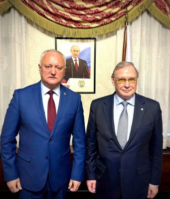 Игорь Додон провёл рабочую встречу с Чрезвычайным и Полномочным Послом Российской Федерации в Республике Молдова Олегом Озеровым.