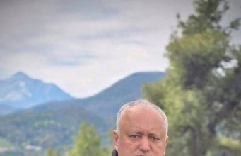 Пятый президент Молдовы Игорь Додон находится на Святом Афоне.