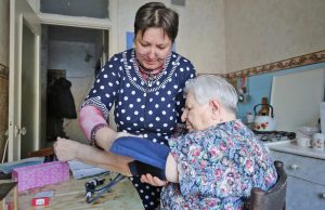 Более 1100 социальных работников Молдовы получат единовременные выплаты