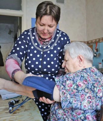 Более 1100 социальных работников Молдовы получат единовременные выплаты