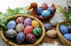 Окрашивание пасхальных яиц: потребителям советуют быть осторожными с красками