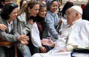 Папа Римский Франциск в пасхальном послании заявил о необходимости надежды на мир и по традиции призвал к прекращению вооруженных конфликтов в различных регионах и оказанию помощи страдающему населению.