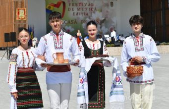 В Яловенах прошел первый музыкальный фестиваль «Пасхальный дом»