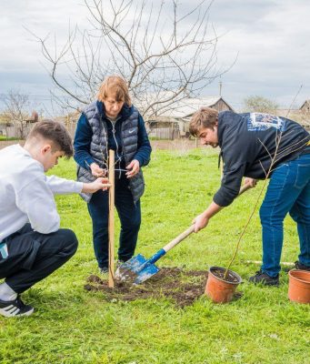 Акция «Сад Памяти» завершилась высадкой деревьев в Бессарабке
