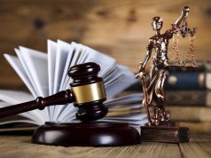 Суд отменил штраф полиции, наложенный на активистку за перевод средств через «Промсвязьбанк»