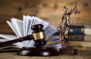 Суд отменил штраф полиции, наложенный на активистку за перевод средств через «Промсвязьбанк»