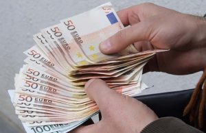 Кишинёвский адвокат задержан за вымогательство взятки в 65 тысяч евро