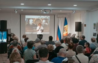 ЮБИЛЕИ ИСААКА И МАКСИМА ДУНАЕВСКИХ ОТМЕТИЛИ В КИШИНЕВЕ