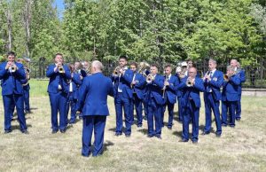 На воинском кладбище Шерпенского плацдарма состоялась торжественная церемония перезахоронения недавно обнаруженных молдавскими поисковиками останков воинов Красной армии, освобождавших Молдову от немецко-фашистских захватчиков.