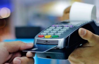 Объем платежей банковскими картами в Молдове вырос на 20%