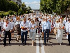 Парад национальных костюмов в центре Оргеева и большой концерт в OrheiLand: фольклорный праздник стал главным событием выходных в Молдове