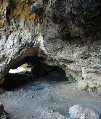 Грот Дуруитоаря Веке: древнейшее поселение Молдовы привлекает внимание