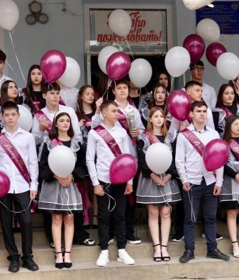 Выпускники и лучшие ученики Оргеева получили премии, а школам Гагаузии подарили технику