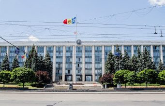 Правительство выделило местным властям 174,5 млн леев на зарплаты в бюджетной сфере