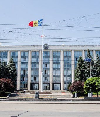 Правительство выделило местным властям 174,5 млн леев на зарплаты в бюджетной сфере