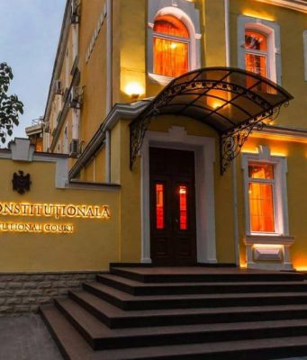 Депутат предлагает усложнить процедуру назначения судей КС — понадобится 61 голос