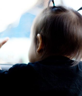 В Кишинёве спасатели освободили двух детей, запертых в автомобилях