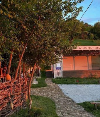 Культурный комплекс «Vatra Dumeniului» в Ворниченах: мост между традициями и современностью