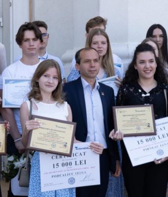 Кагул отметил День муниципия награждением выдающихся учеников и студентов