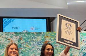 Молдавская художница установила рекорд Гиннеса, нарисовав самую большую картину на воде