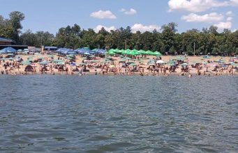 Пляж в Вадул-луй-Водэ стал главным местом отдыха молдаван в выходные