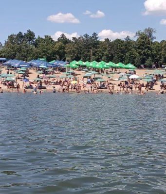 Пляж в Вадул-луй-Водэ стал главным местом отдыха молдаван в выходные