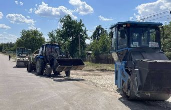 В Старых Биличенах ремонтируют дороги: жители скидываются по 2000 леев