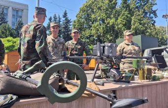 В центре Кишинева силовики устроили военную демонстрацию