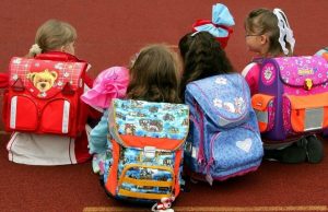 В Молдове родители стали заранее покупать школьные рюкзаки, уделяя внимание здоровью детей