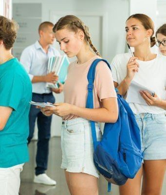 Абитуриенты штурмуют столичные лицеи, а в сёлах — нехватка желающих