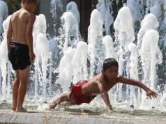 Жителей Кишинева призывают не купаться в фонтанах