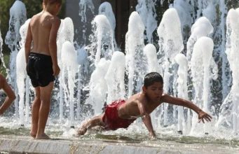 Жителей Кишинева призывают не купаться в фонтанах