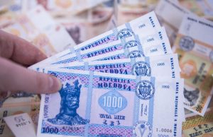 Средняя зарплата в Молдове превысила 15 тысяч леев