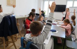 Для школьников и студентов рома выделили 120 стипендий