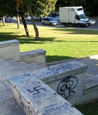 Вандалы осквернили Парк афганцев в Кишинёве