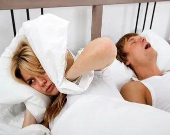 Молдавские неврологи предупреждают: сильный храп разрушает мозг