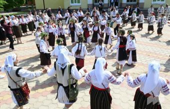 В Лозове прошёл Фестиваль лозы: традиции, искусство и музыка для всех поколений