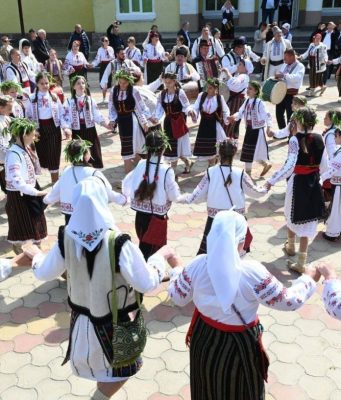 В Лозове прошёл Фестиваль лозы: традиции, искусство и музыка для всех поколений