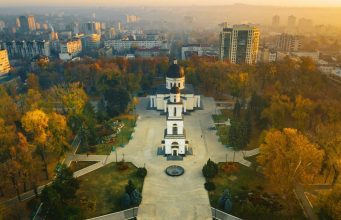 Осенняя кампания по озеленению Кишинёва набирает обороты