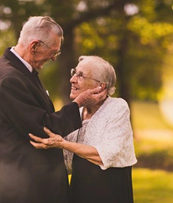В Молдове супругам и столетним гражданам выплатили финансовую поддержку за юбилеи