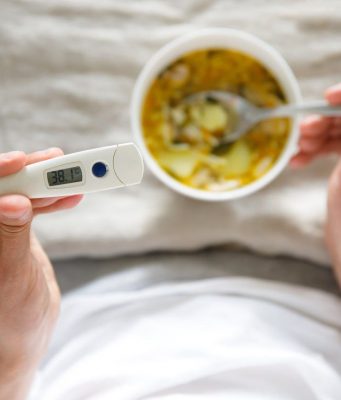 Молдавские медики: тяжёлая пища мешает организму бороться с вирусом