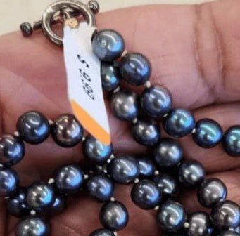 Находка на удачу: ожерелье из секонд-хенда за $10 оказалось редким украшением из черного жемчуга