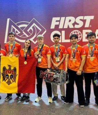 Молдавские школьники завоевали золотую медаль на международной олимпиаде по робототехнике