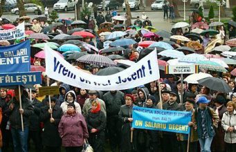 Молдавские учителя грозят протестами из-за низких зарплат