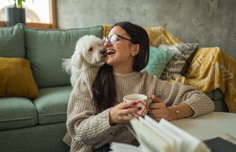 Собаки чувствуют стресс человека по запаху
