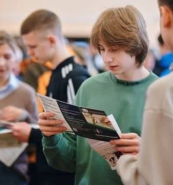 Абитуриенты платят за подачу документов и учебу — итоги приема в вузы