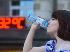 Сколько воды нужно пить в жару?