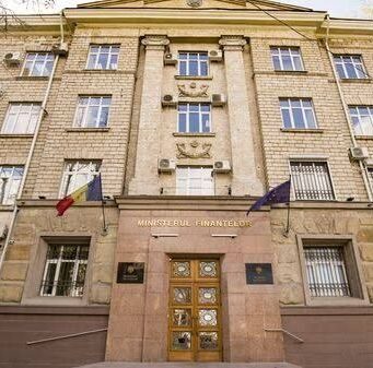 Министерство финансов с 1 октября возобновило выплату проиндексированных сумм гражданам, имевшим вклады в советском Сберегательном банке (Banca de Economii).