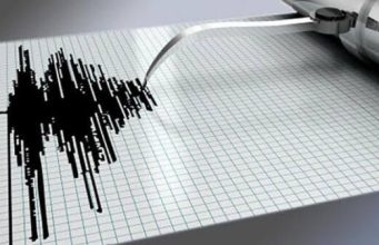 В Японии по ошибке объявили тревогу о землетрясении магнитудой 9,9. Через восемь минут предупреждение отменили.